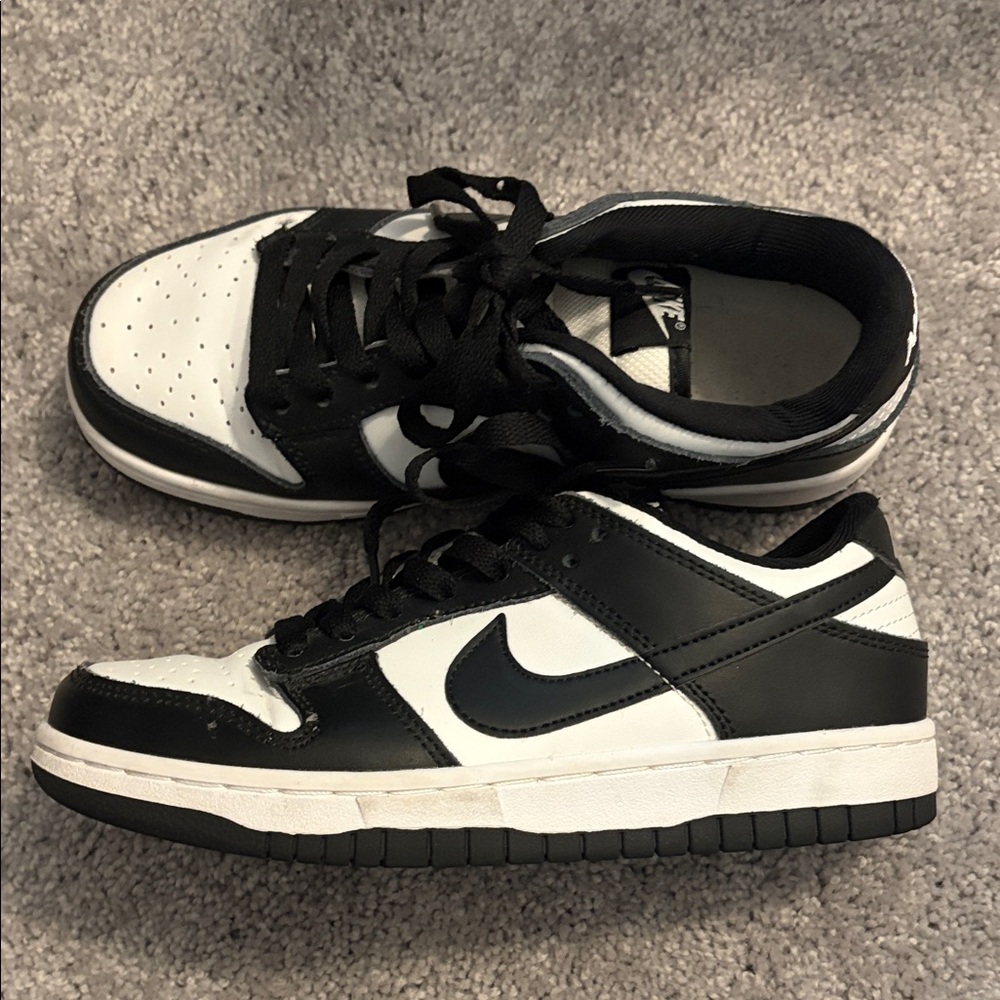 Nike Dunks Classic Black and White Low-Tops 6.5 women’s